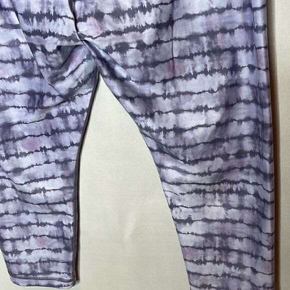 Athleta Elation Tie Dye Capri Leggings. Size XL. - Picture 8 of 12